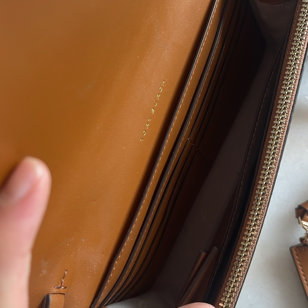 Tory Burch Thea embossed exotic flat wallet crossbody - Picture 3 of 6